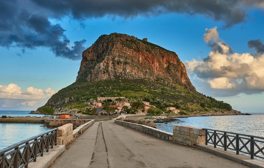 Εκδρομή Θεοφάνεια Μονεμβασιά Σπήλαιο Διρού Αερόπολη Λιμένι Γύθειο